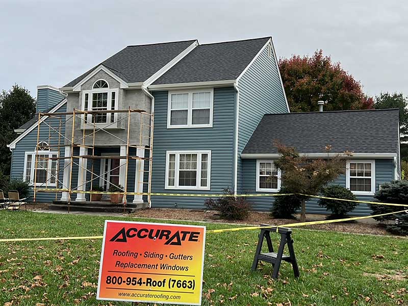 Certainteed Monogram siding and Certainteed Landmark Moire Black roof - Cream Ridge, NJ